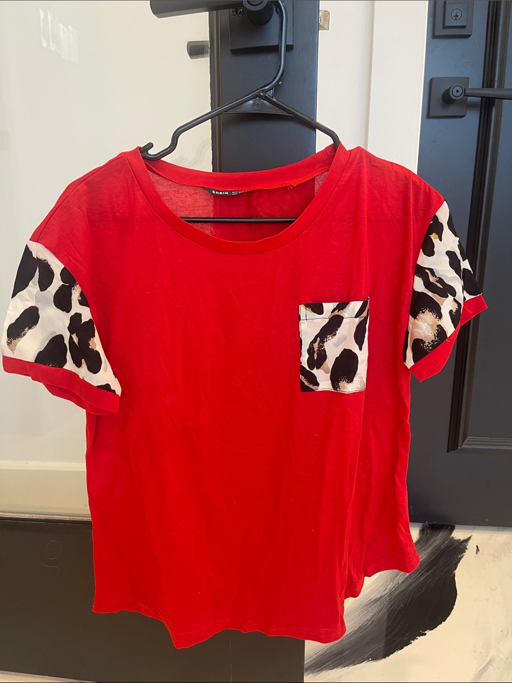 SHEIN Red Short-Sleeve Tee with Leopard-Print Pocket & Sleeve Panels